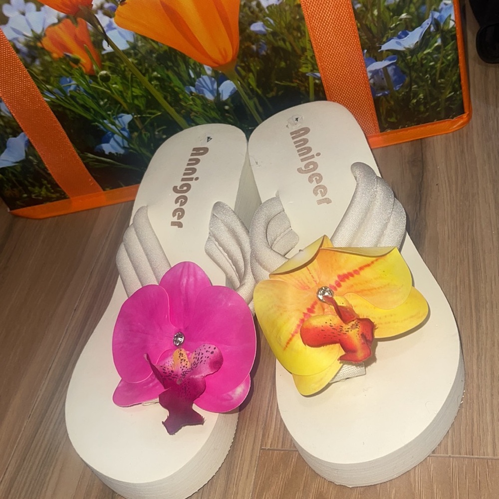 Annigeer flower 🌺 flip flops